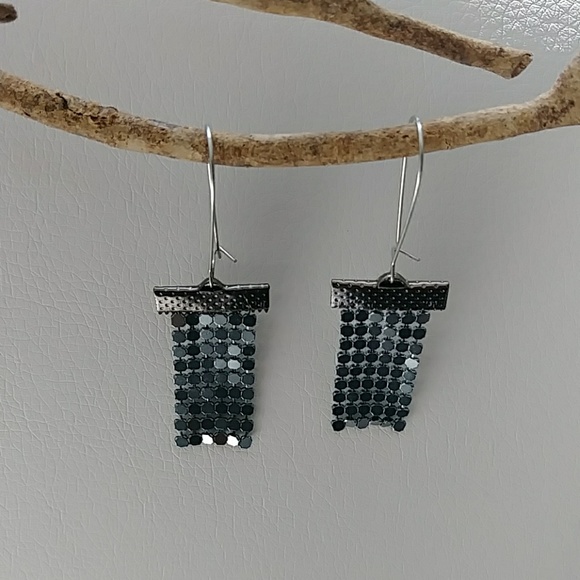 🔴SOLD Silver Chainmail Swag Fringe Earring - Picture 4 of 7